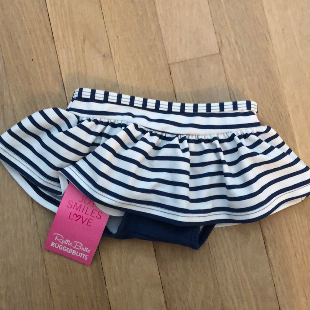 Navy and white 12-18m RuffleButts bottom